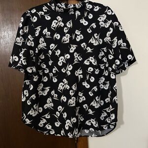 Ann Taylor Black and White Floral woman’s Shirt